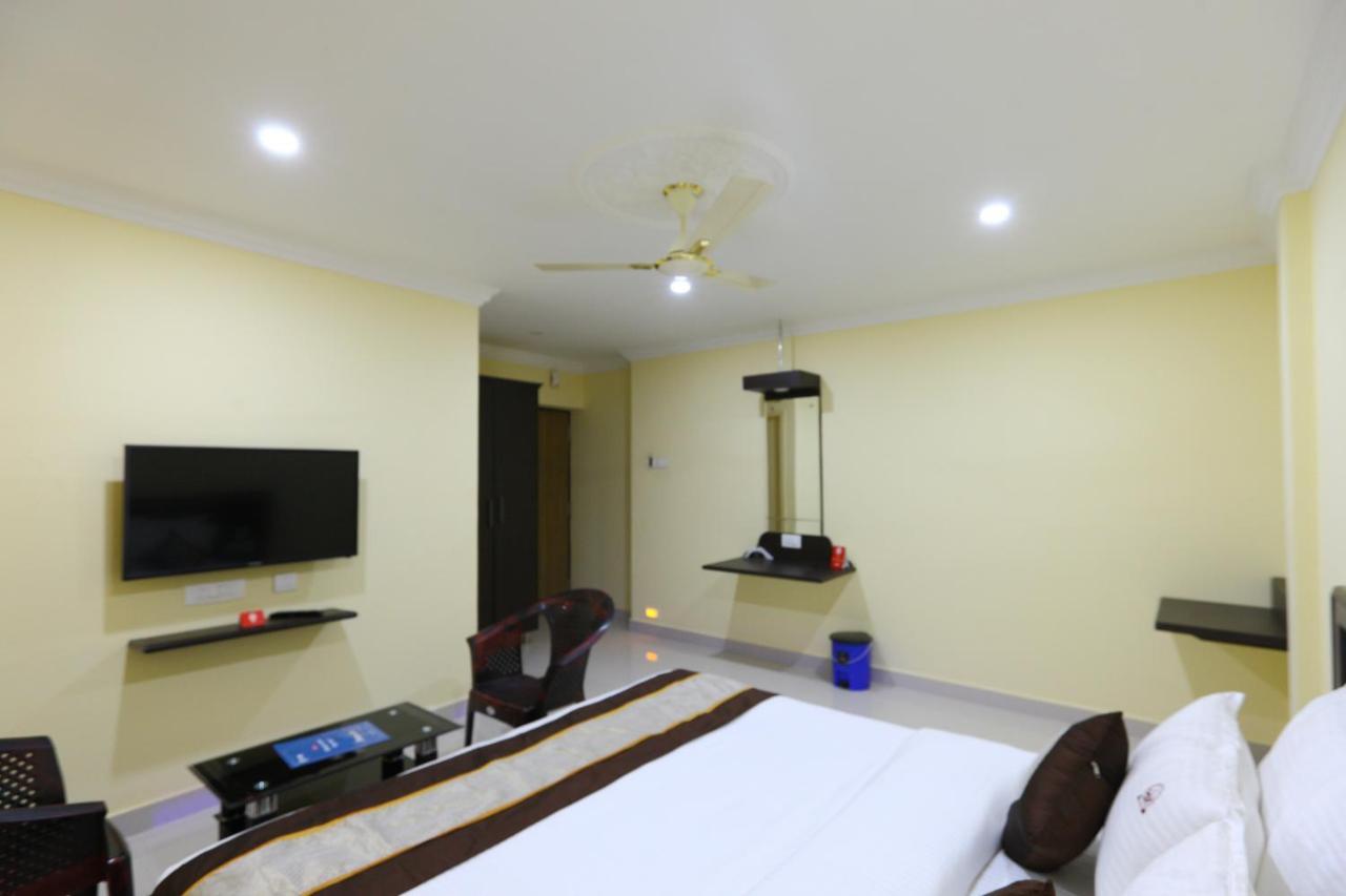 Saibala Transit Hotel Csennai Kültér fotó